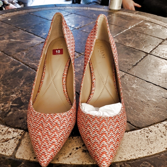 Alfani Womens Jeules Pointed Toe Slip On Pumps Red 10 NWOT - Picture 2 of 5